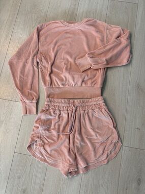 Reflex Velour Cropped Sweatshirt Shorts Set Peach. Top small. Shorts Medium ab33